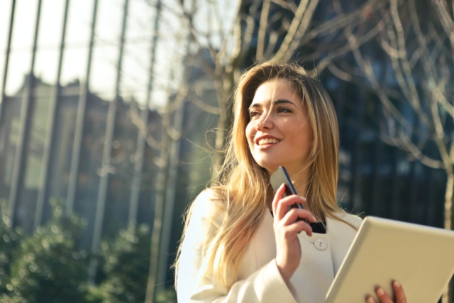 woman-with-phone